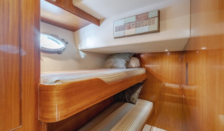 52 Ocean Alexander Guest Stateroom to Starboard