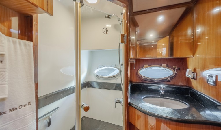 52 Ocean Alexander Guest Bath and Shower