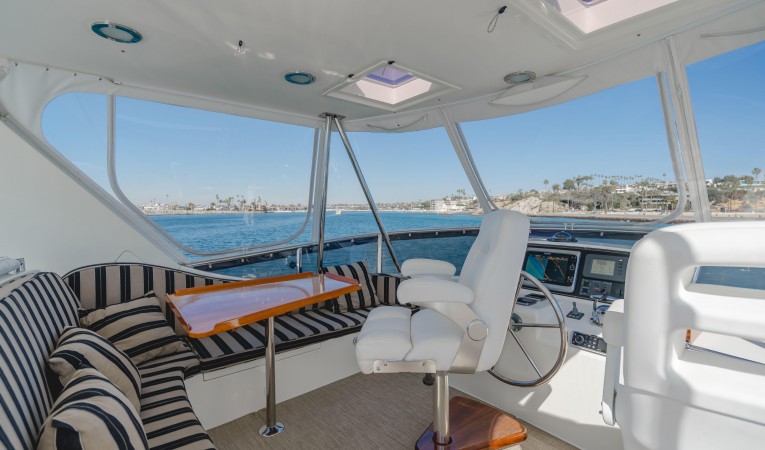 52 Ocean Alexander Flybridge Deck L-Lounge and Teak Table