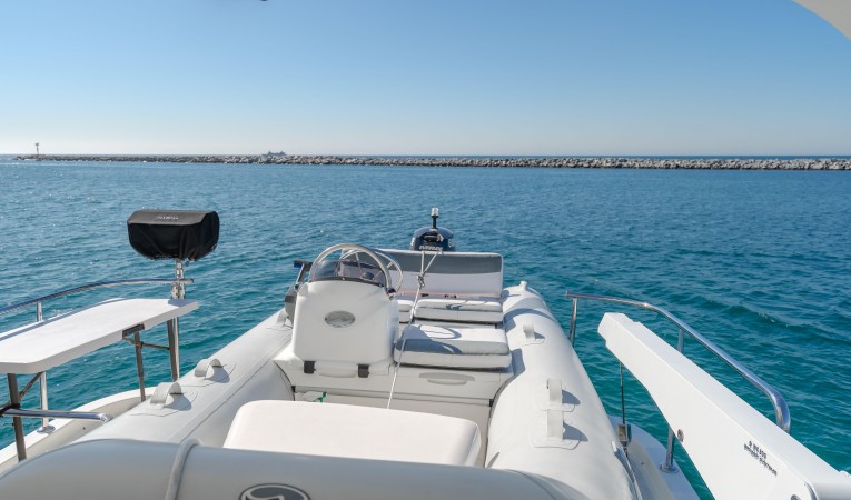 52 Ocean Alexander Walker Bay Tender & Brower Remote Control Davit