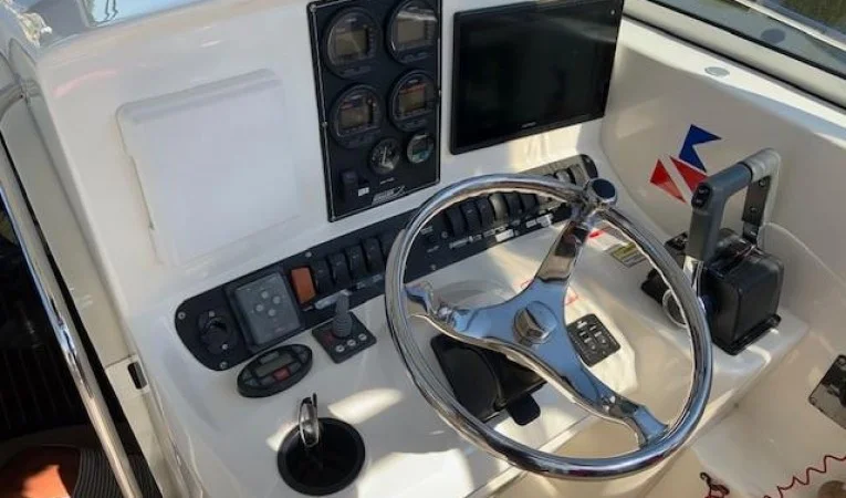 30 Boston Whaler 