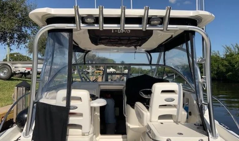 30 Boston Whaler 