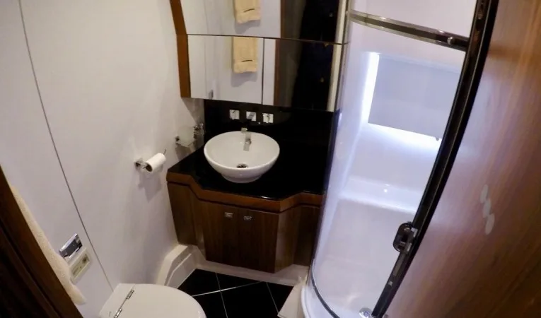 60 Pearl Third Head Between the 2 Guest Staterooms