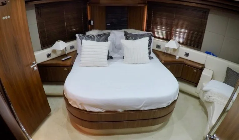60 Pearl Master Stateroom in Stern