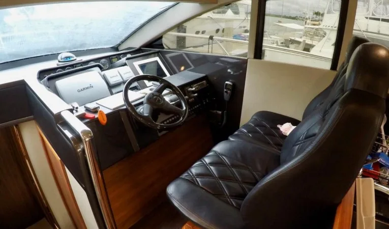 60 Pearl Helm w/Garmin and I-Pad