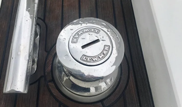 60 Pearl Stern Winches for docking