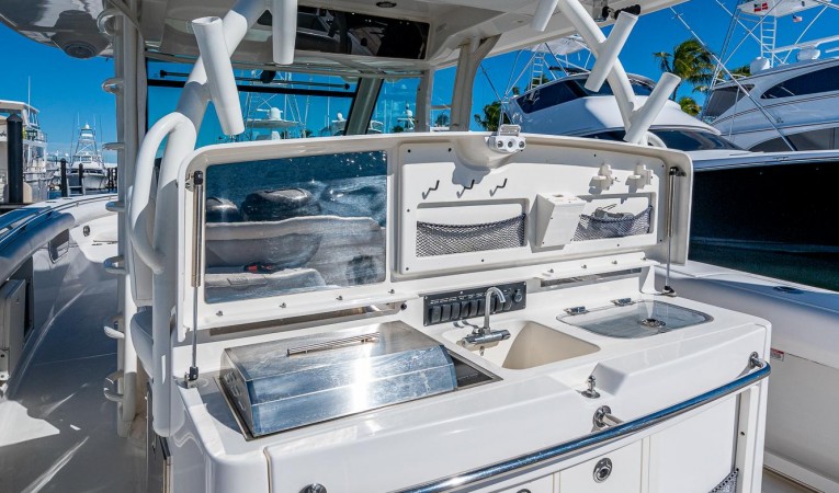 37 Boston Whaler 