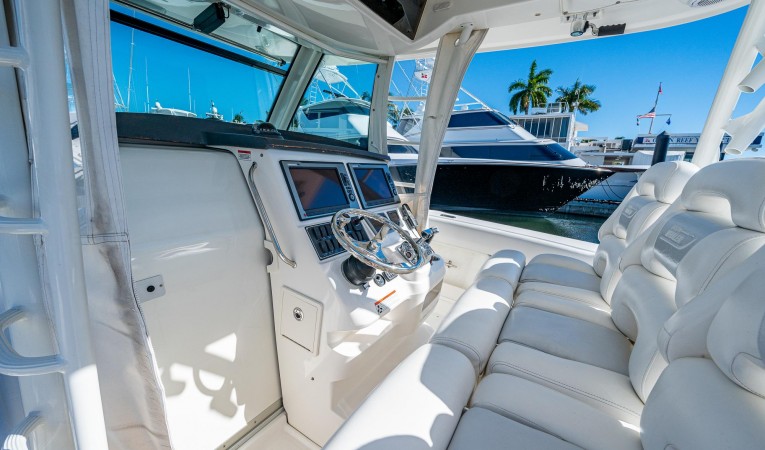 37 Boston Whaler 