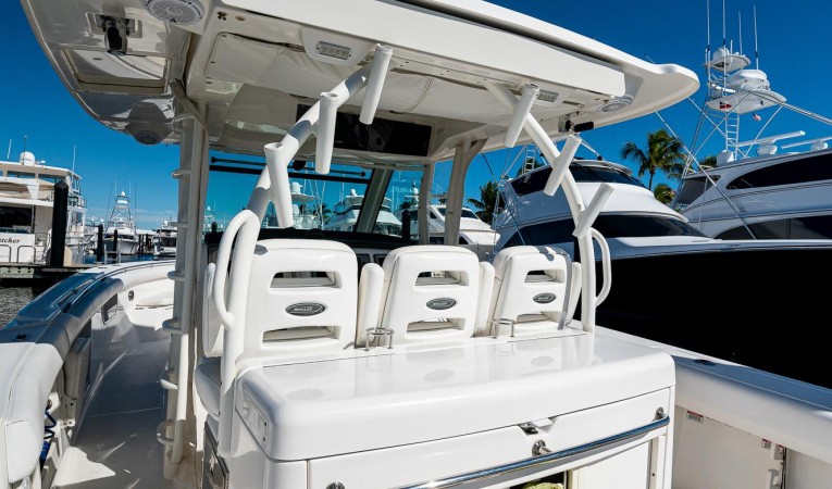 37 Boston Whaler 