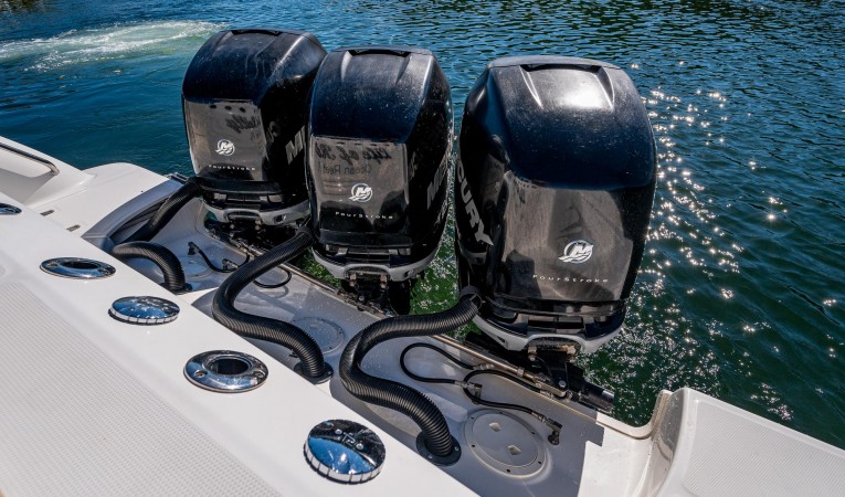 37 Boston Whaler 