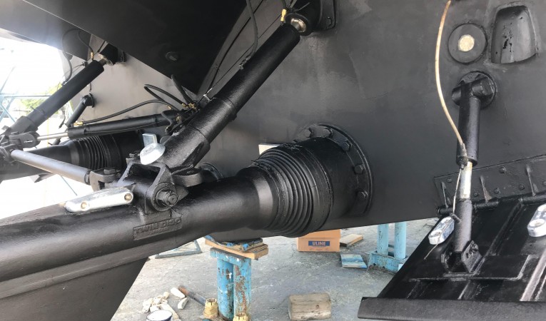 62 Pershing ASD Drive with new Hydraulic hoses