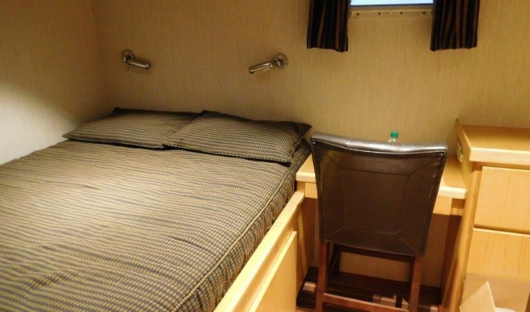 100 Broward Captain's Cabin