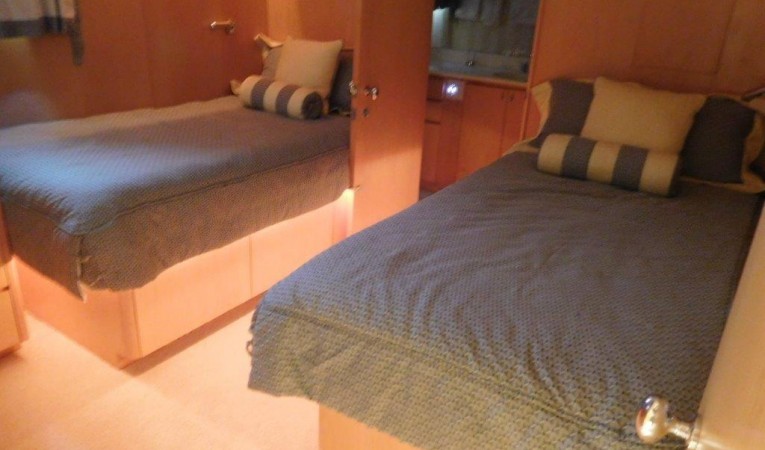 100 Broward Starboard Twin Guest Stateroom