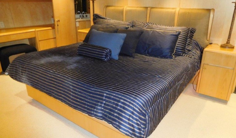 100 Broward Master Stateroom