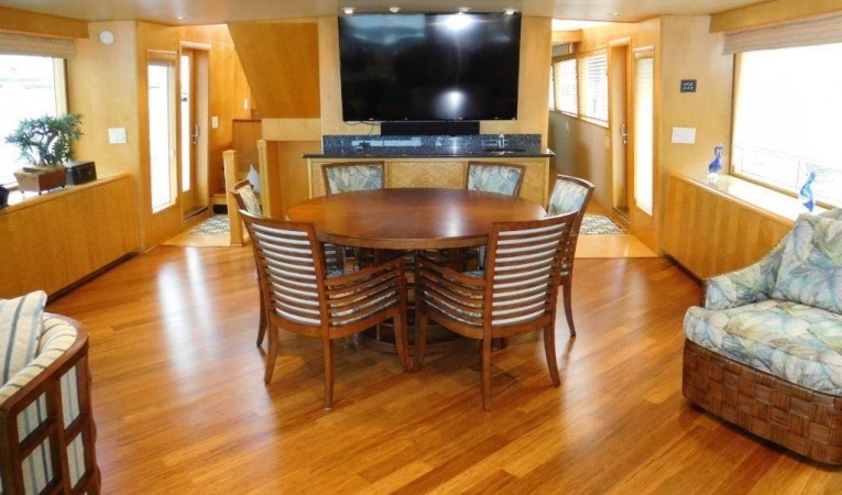 100 Broward Salon/Dining looking forward