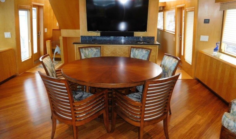 100 Broward Dining and Salon looking forward