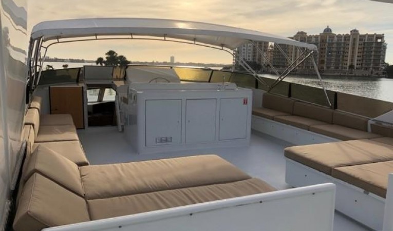 100 Broward Flybridge - looking forward