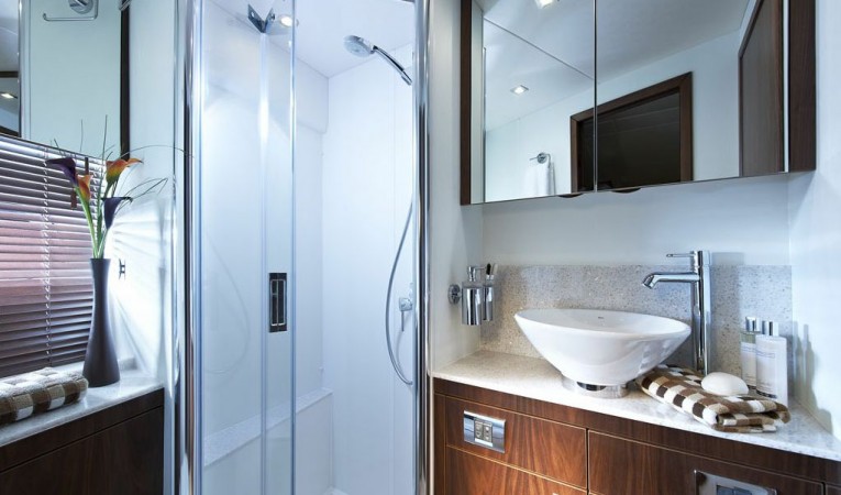 53 Sunseeker Manufacturer Provided Image: Sunseeker Mahattan 53 Guest Head