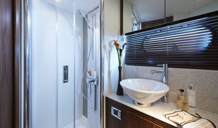 53 Sunseeker Manufacturer Provided Image: Sunseeker Mahattan 53 Stateroom Head