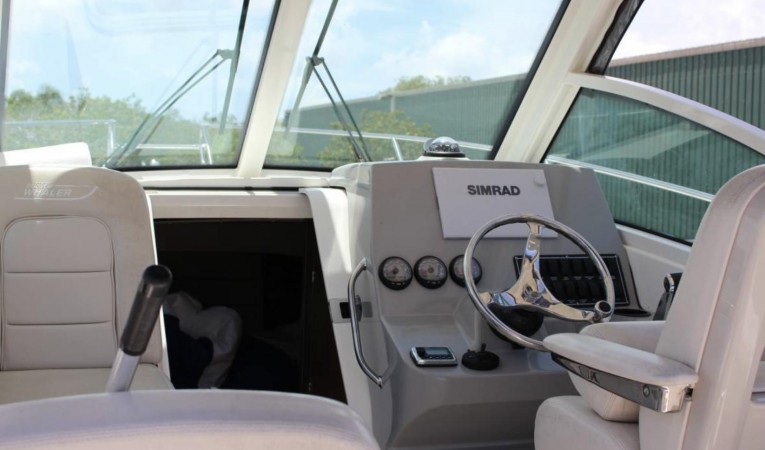 28 Boston Whaler 