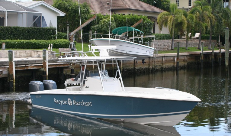 31 Jupiter Starboard Bow Profile