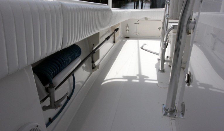 31 Jupiter Starboard Gunwale