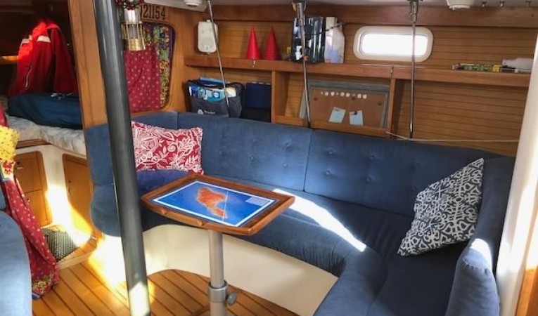 32 Catalina Dinette and Settee