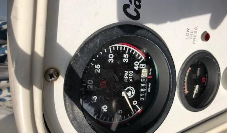 32 Catalina Engine Hours