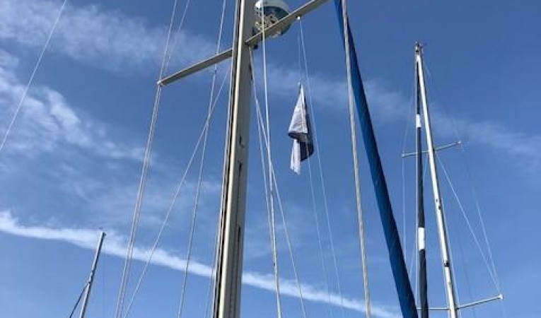 32 Catalina Radar and Mainsail Track