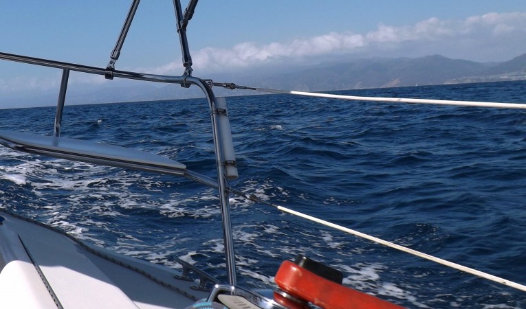 32 Catalina Leaving Mainland