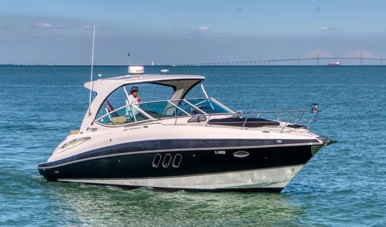 35 Cruisers Yachts 