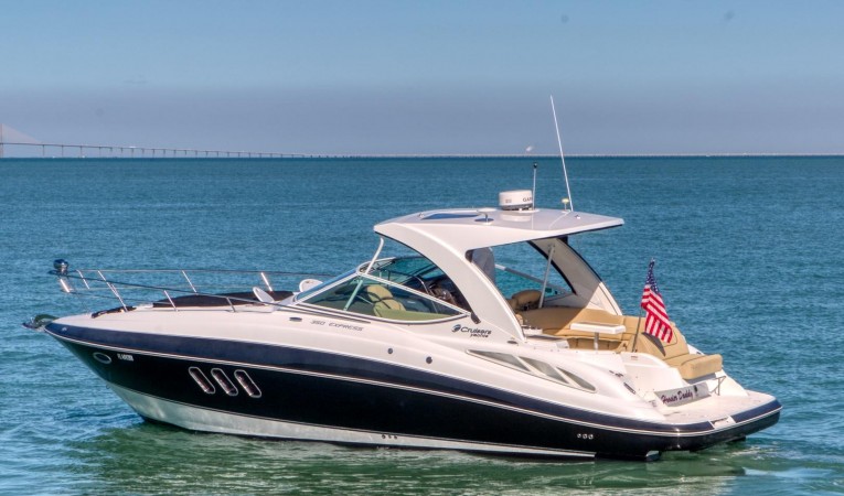 35 Cruisers Yachts 