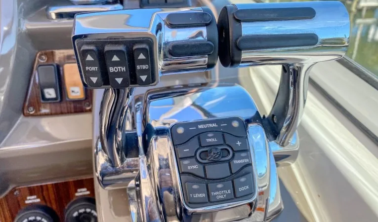 35 Cruisers Yachts 