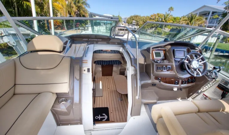 35 Cruisers Yachts 