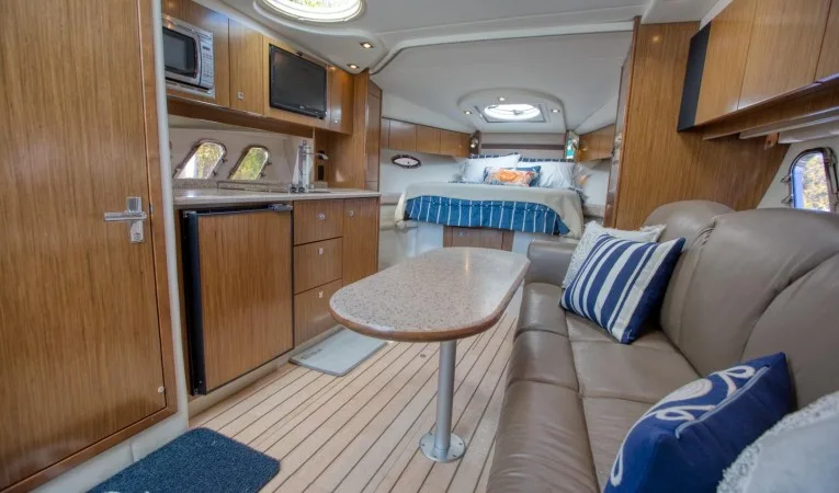 35 Cruisers Yachts 