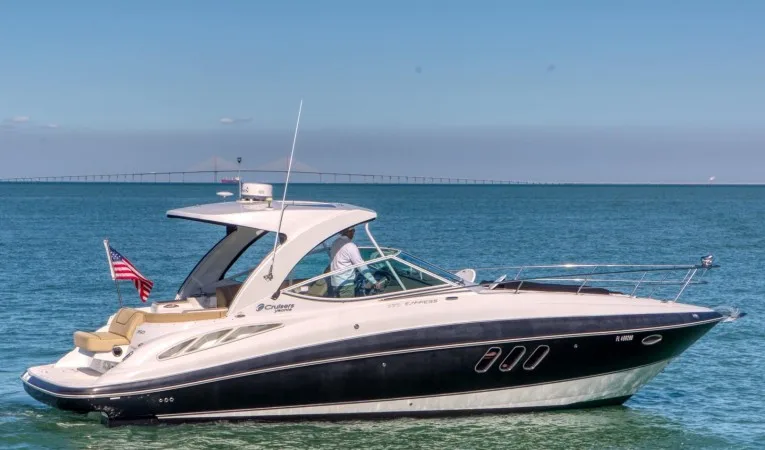 35 Cruisers Yachts 