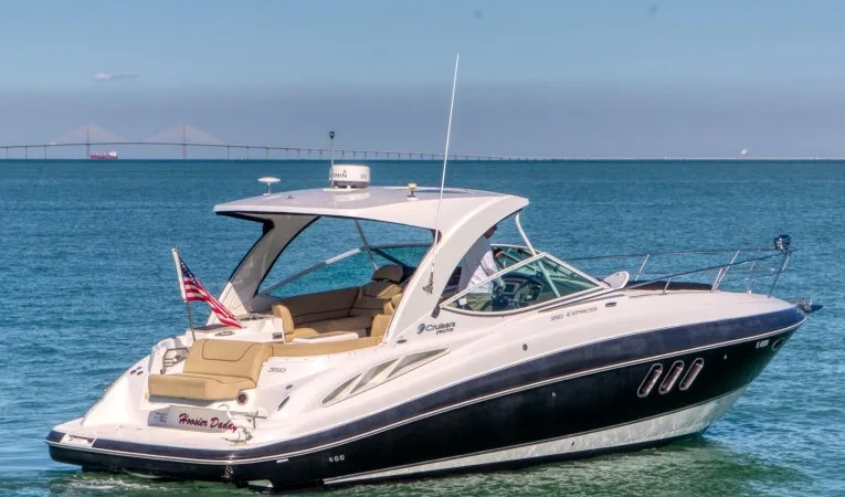 35 Cruisers Yachts 