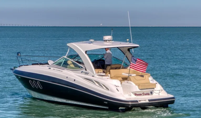 35 Cruisers Yachts 