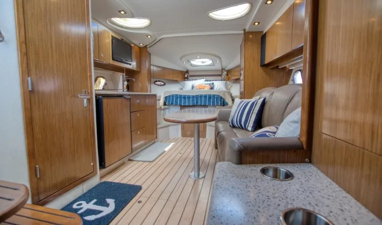 35 Cruisers Yachts 