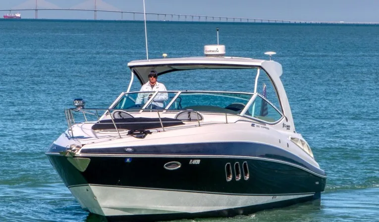 35 Cruisers Yachts 