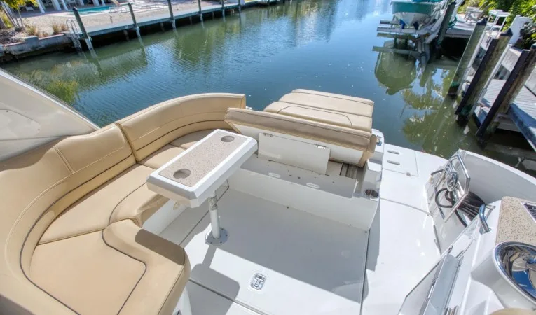 35 Cruisers Yachts 