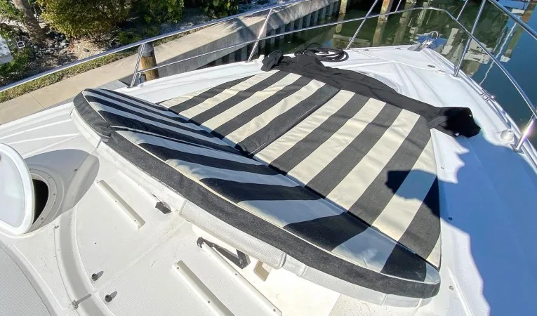 35 Cruisers Yachts 