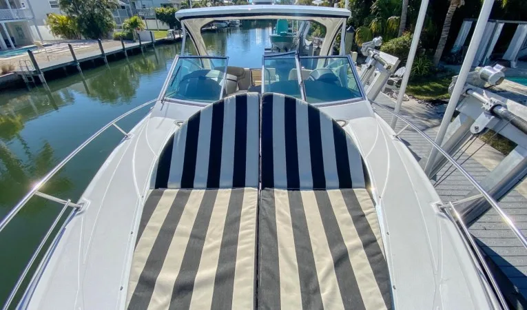 35 Cruisers Yachts 