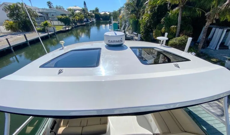 35 Cruisers Yachts 