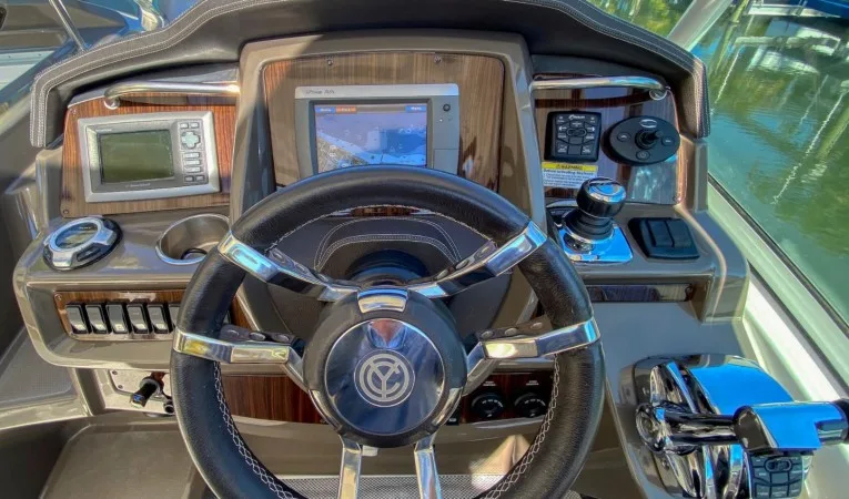 35 Cruisers Yachts 