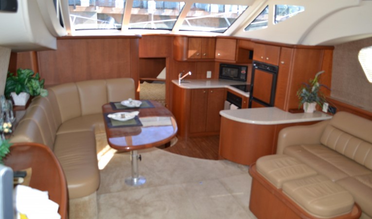 39 Silverton Forward Salon & Galley