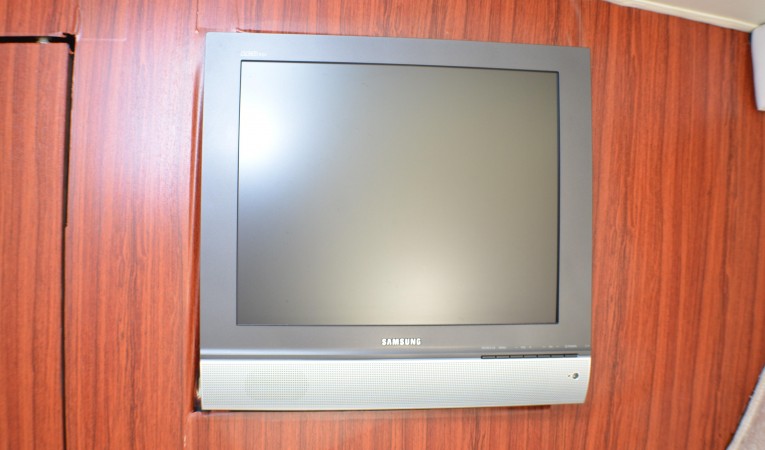 65 Hatteras Master Cabin