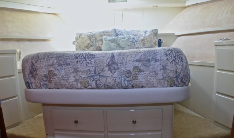 65 Hatteras Master Cabin