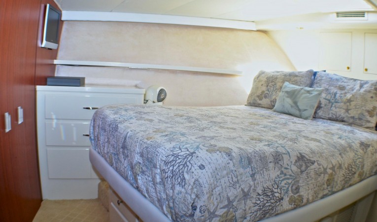 65 Hatteras Master Cabin