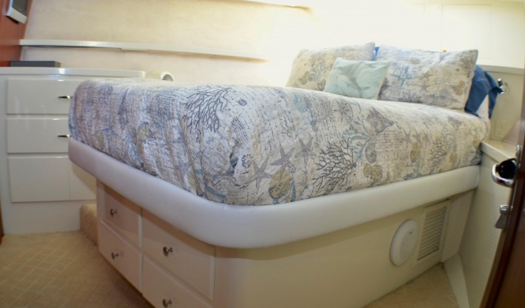 65 Hatteras Master Cabin